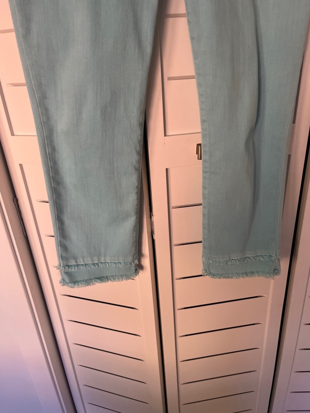 Chico’s NWOT So Slimming Girlfriend Crop Light Aqua Sz 1 - Picture 3 of 10